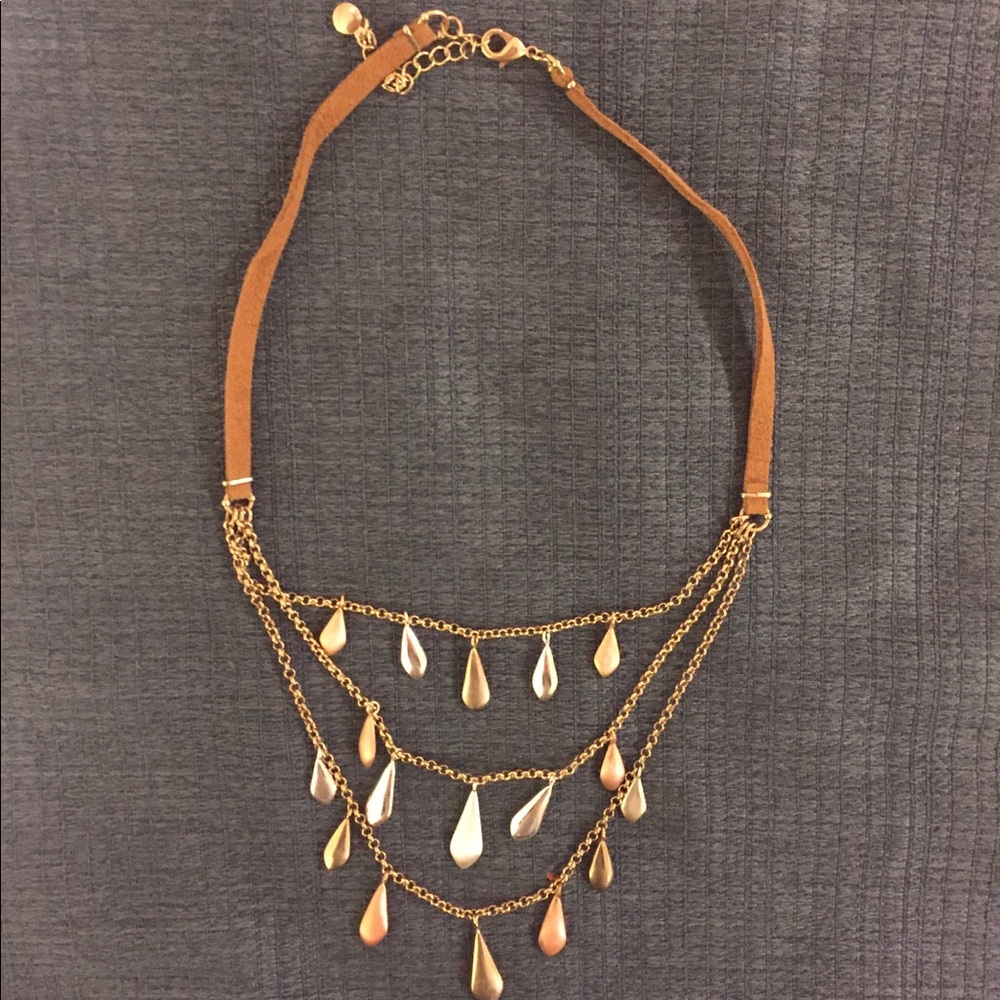 🥳 Necklace with dangling accents 🥳